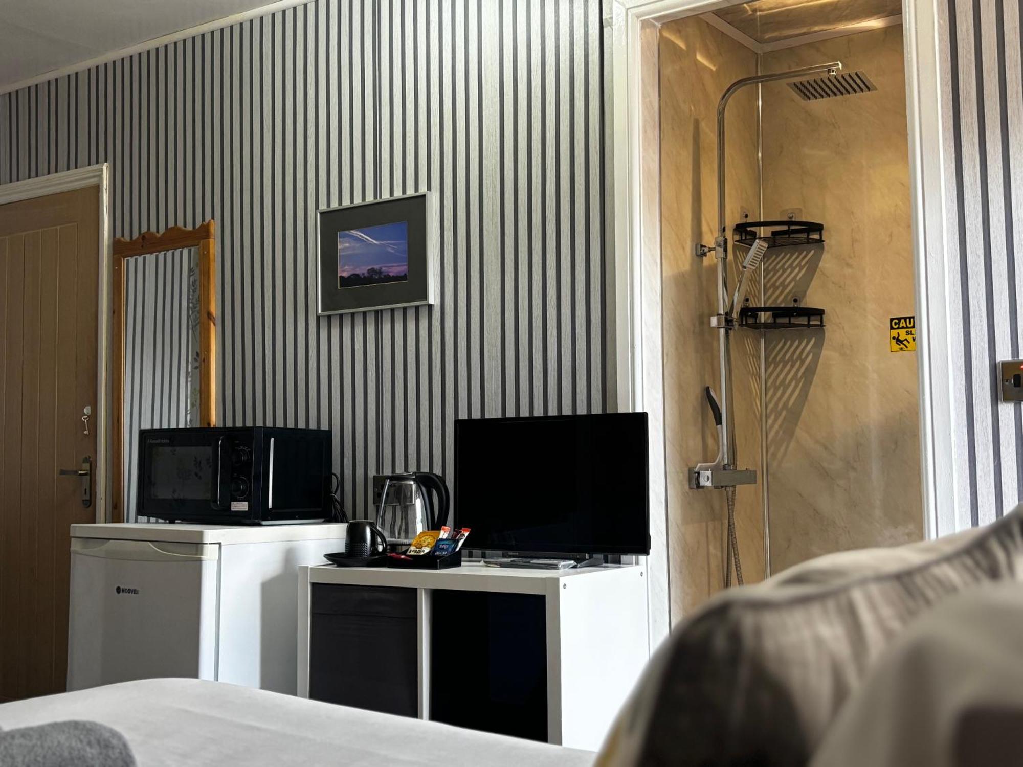 Kayumba Properties Ltd Лидс Экстерьер фото